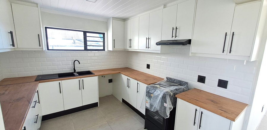 4 Bedroom Property for Sale in Hoogland Western Cape